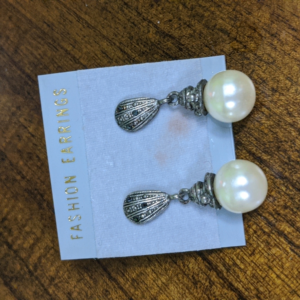 Beautiful Vintage Post Earrings